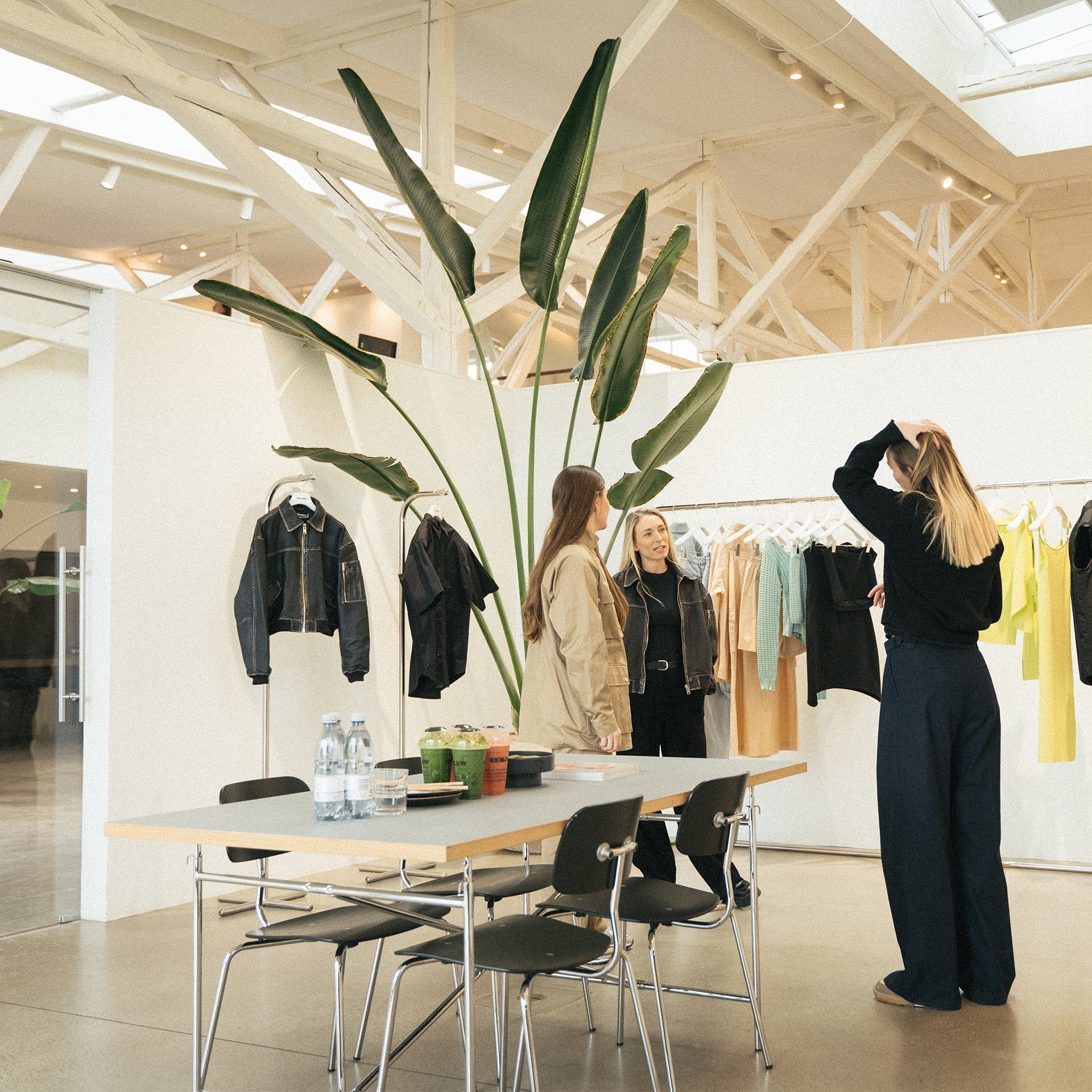 Rezet Store Visits: Oval Square - Rezet Store