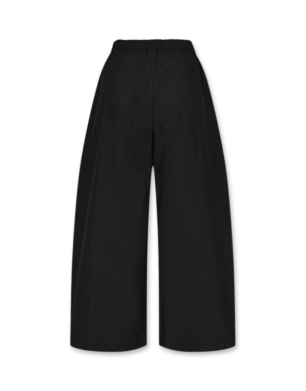 Three Tuck Banding Pants