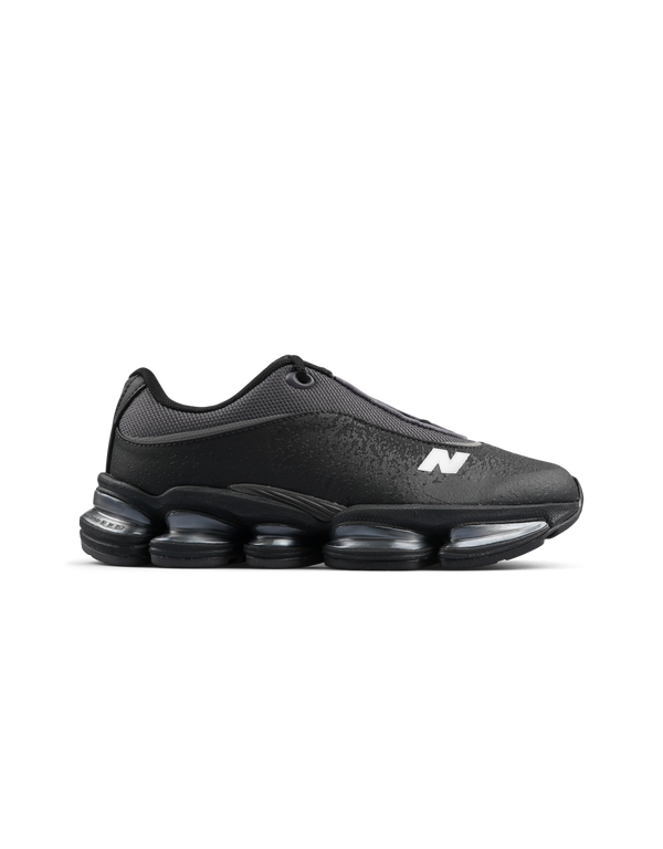 New Balance 2000 Black sneakers
