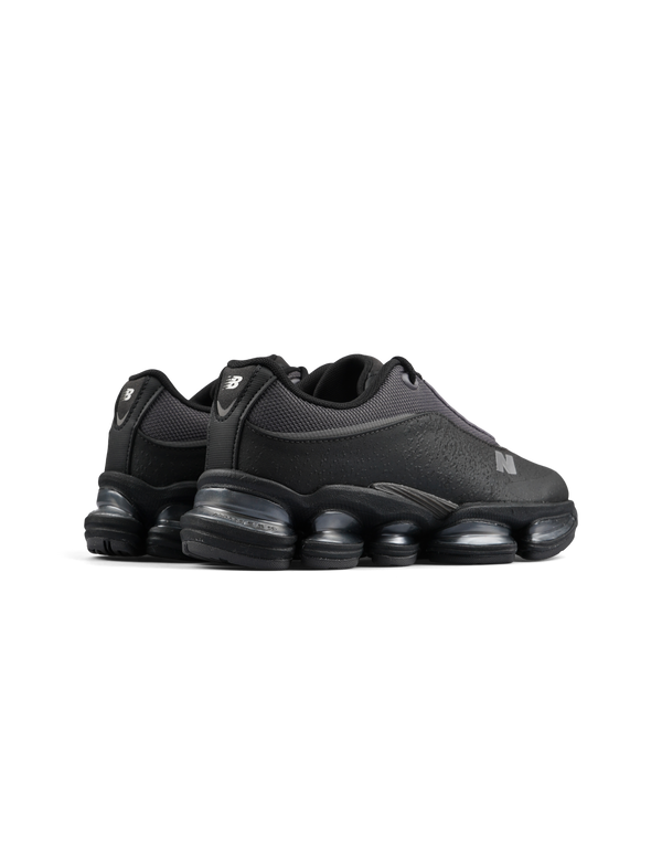 New Balance 2000 Black sneakers