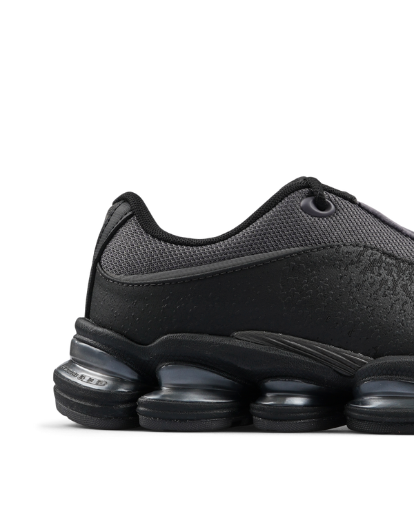 New Balance 2000 Black sneakers